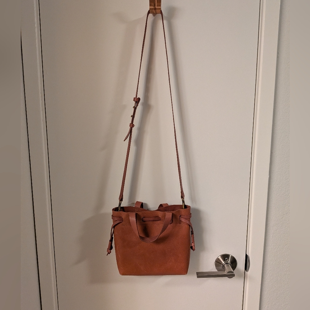 Madewell Small Drawstring Transport Leather Crossbody - Antique Rose 🌹
